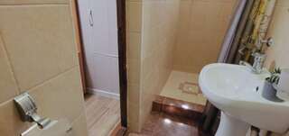 Гостевой дом Усадьба Солнечный мир Анапа 4-5 местный двухкомнатный номер с террасой-5